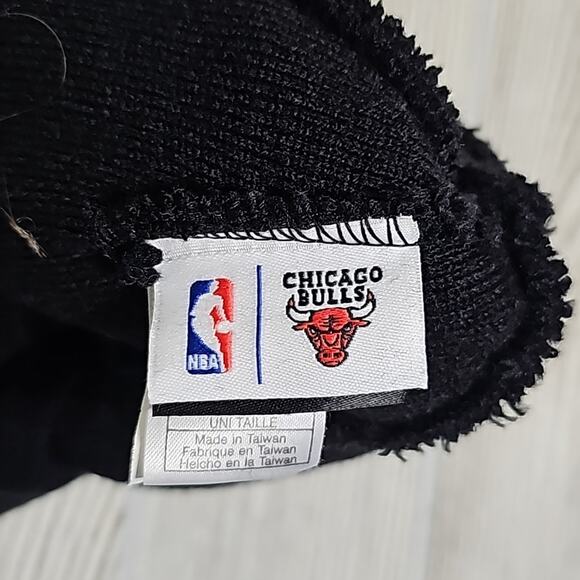 Adidas Unisex NBA Chicago Bulls Knit Winter Hat Acrylic & Wool Black - Picture 3 of 7